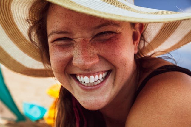 Dealing with Sensitive Teeth? Use a Teeth Whitening Kit for a Pain-Free Brighter Smile.