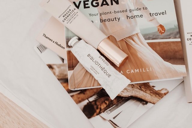 The Environmental Effects of Makeup and Cosmetics: Strategies for Promoting Sustainability