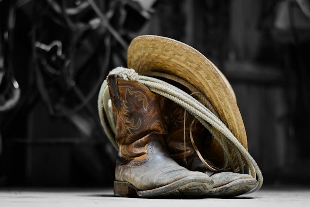 Exploring the Artistry of Handmade Western Boots: An In-Depth Examination of Traditional Bootmaking Methods
