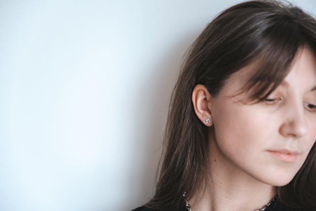 What Factors Make a Stud Earring Truly Hypoallergenic?
