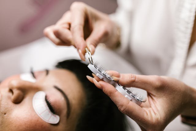 Reasons to Transition from Mascara to False Eyelashes